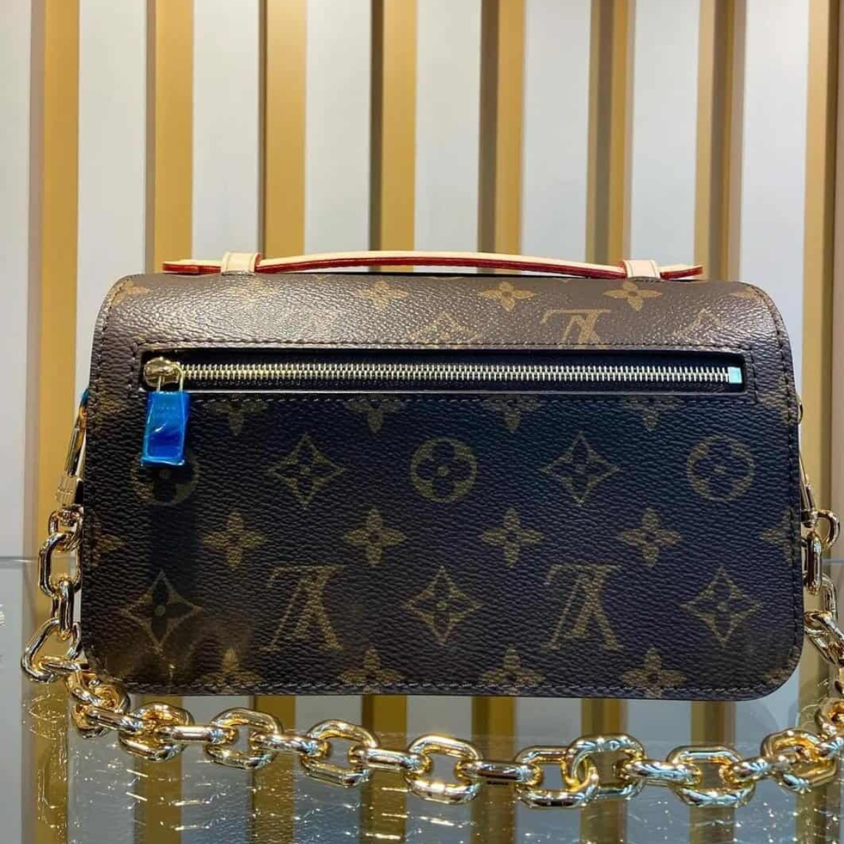 LOUIS VUITTON – POCHETTE MÉTIS EAST WEST BAG
