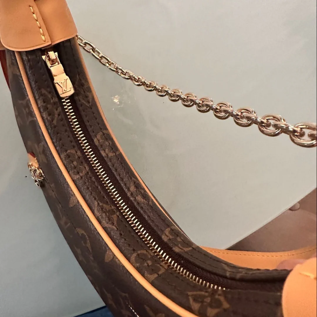 LOUIS VUITTON – COOKIE BB BAG